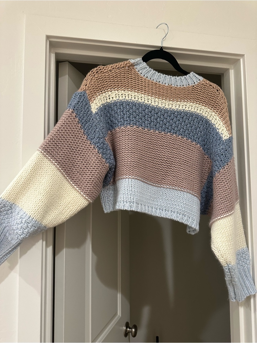 Le Lis Colorblock Cropped Crew Sweater